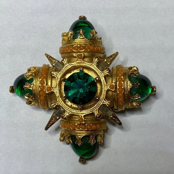 BENEDIKT NY Vintage Maltese Cross Emerald Green Rhinestone Gold Brooch Pin - Picture 1 of 16